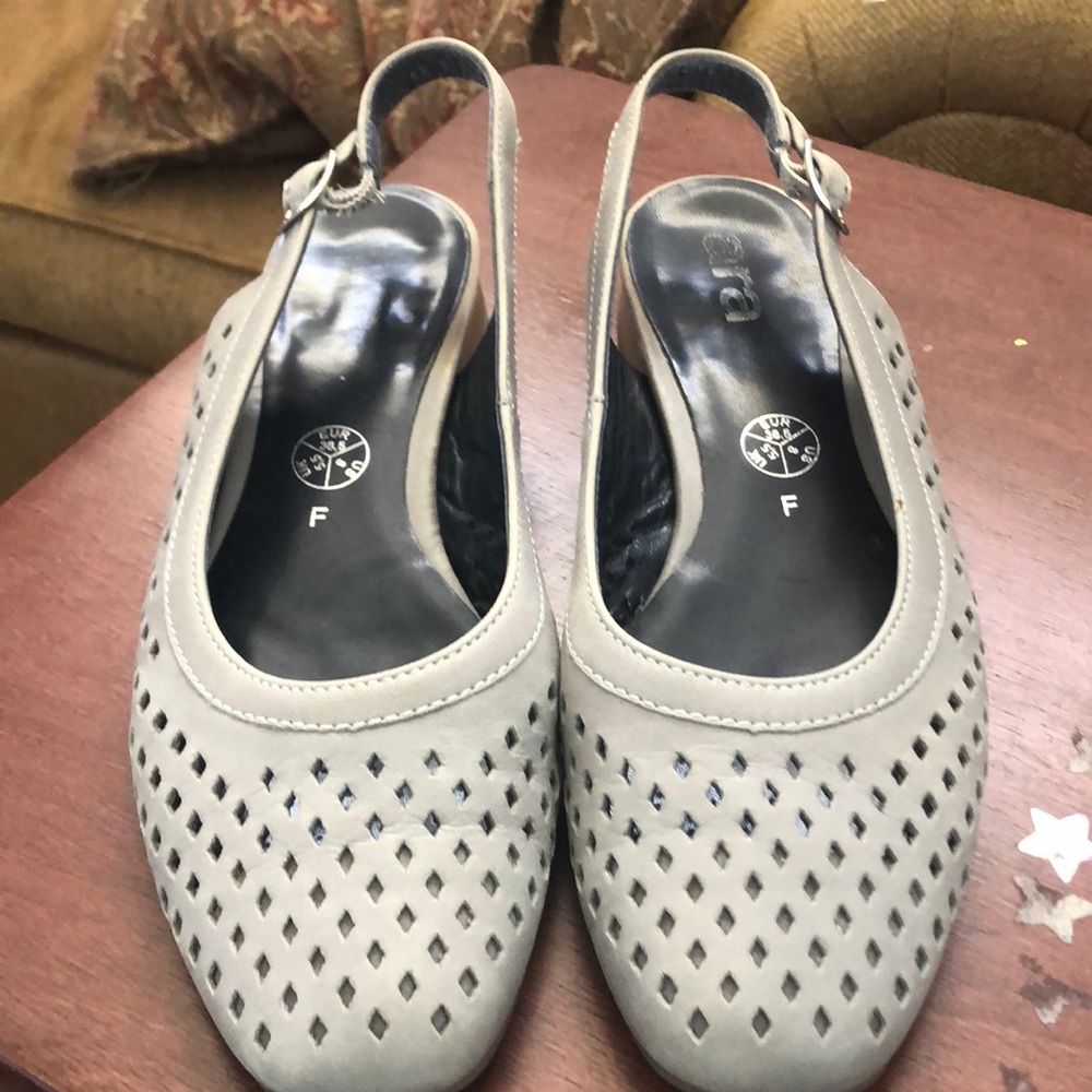 ARA Perforated Gray Sling Back Sandal Sz 8